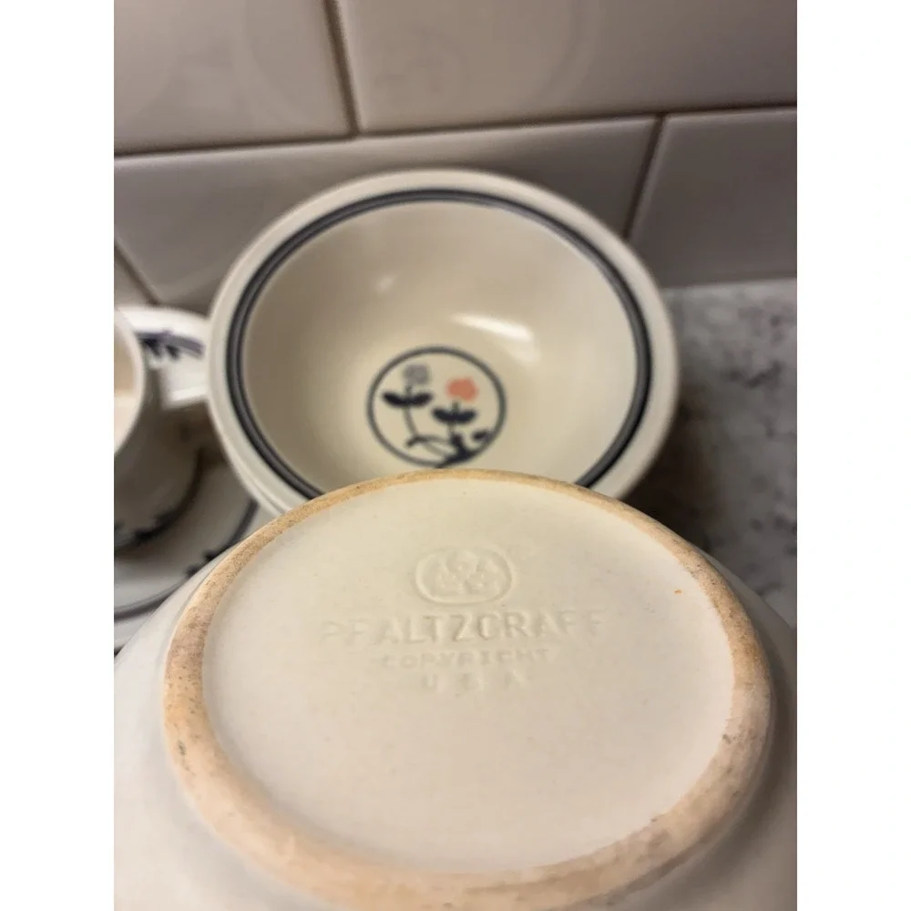 Pfaltzgraff Tea Rose Floral Stoneware 8 Cups & 6 Saucers, 6 Bowls, 10‎ Plates